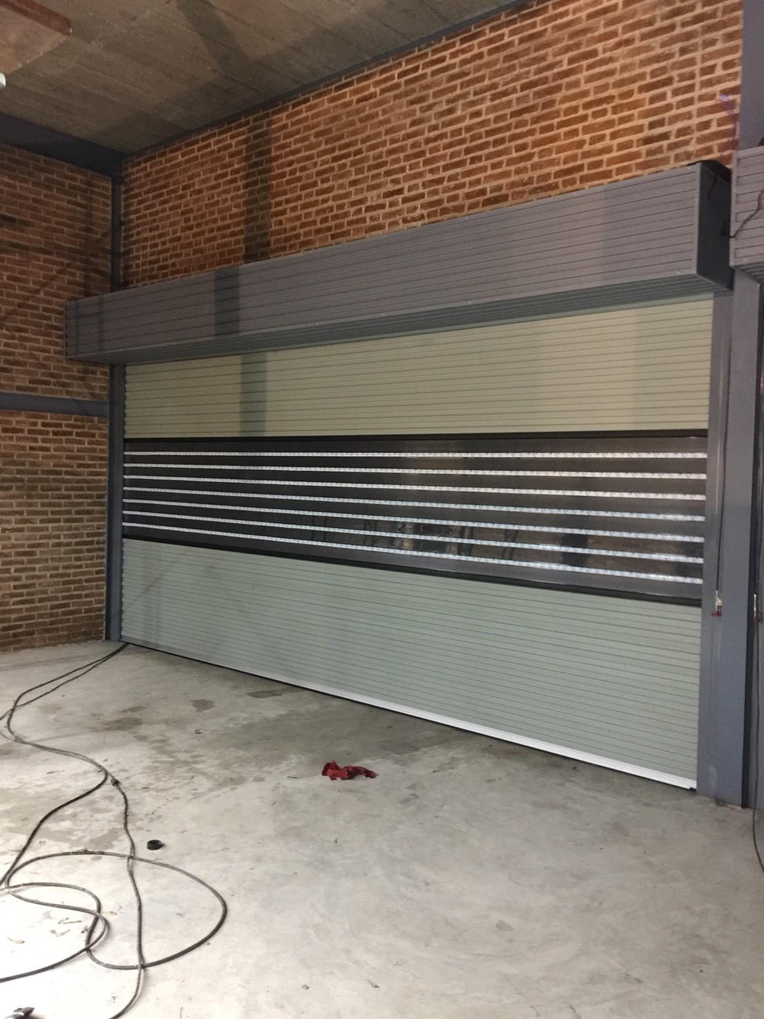 ประตูม้วนแบบอลูมิเนียม ผสมโพลี